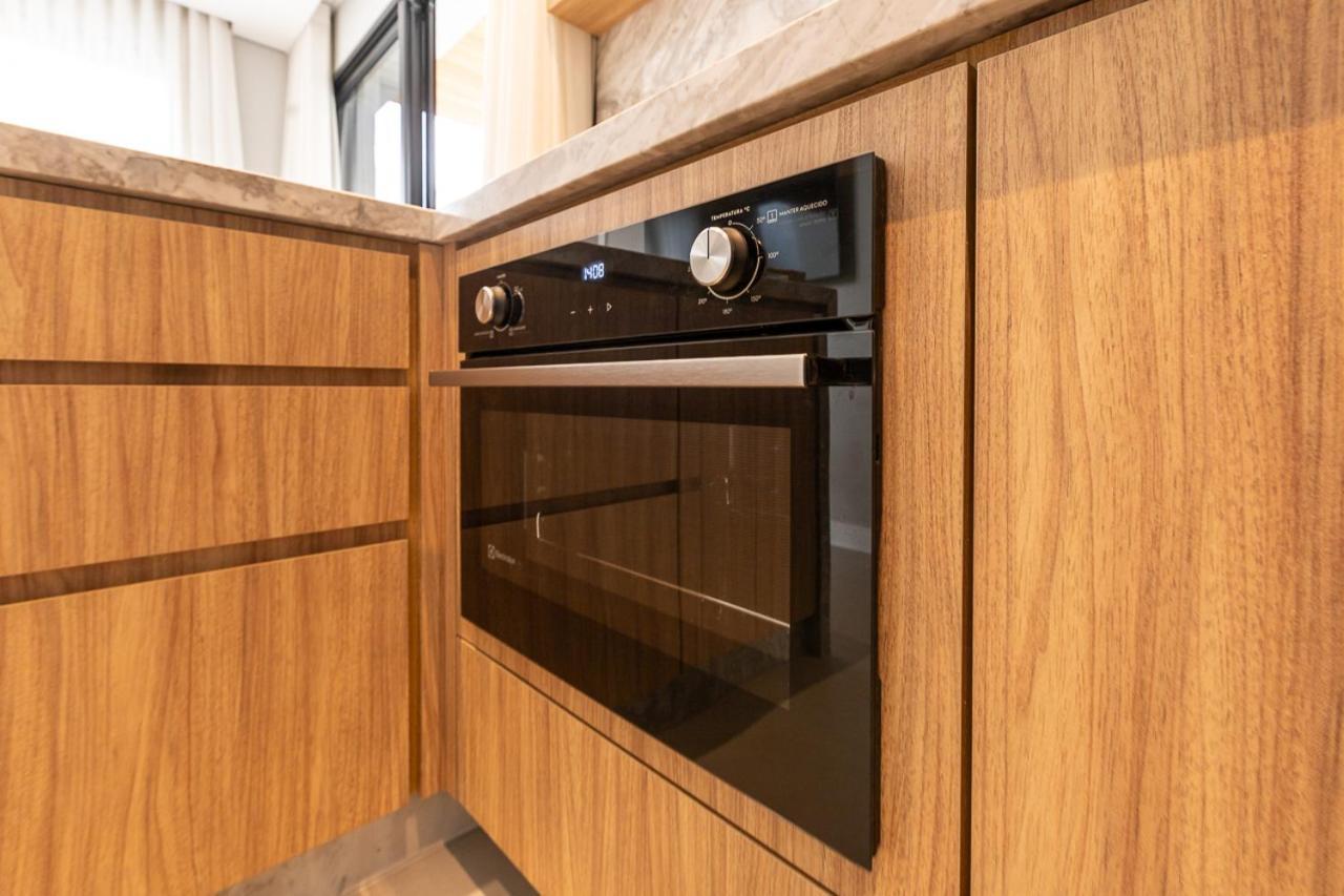 Apartamento Apto Luxo 1q Varanda, Piscina, Academia E Garagem *