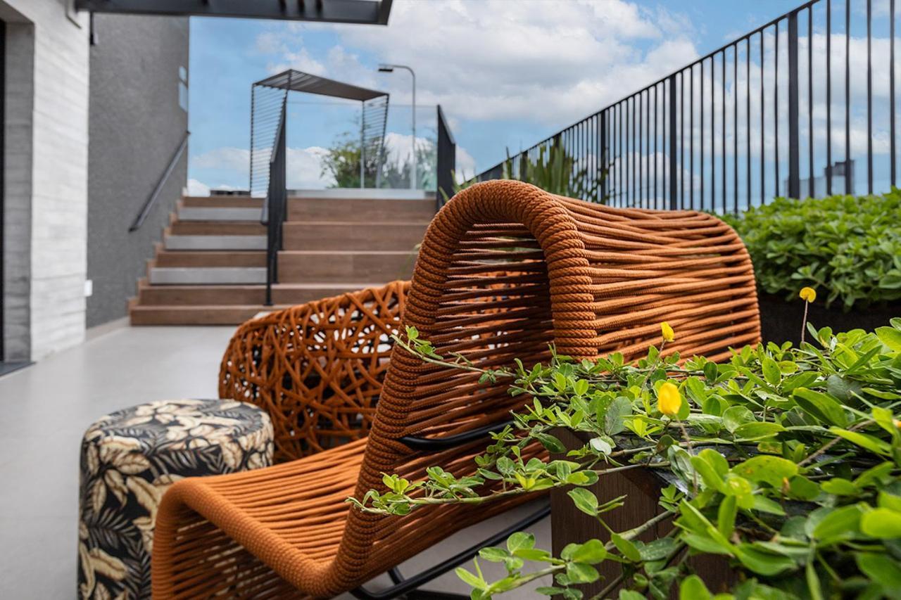 Apartamento Apto Luxo 1q Varanda, Piscina, Academia E Garagem *
